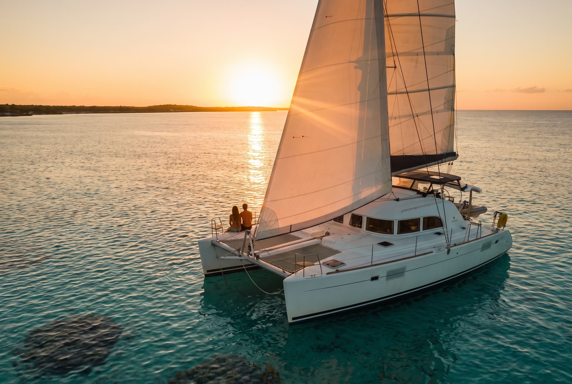 Cielo Cozumel Sunset en Catamarán — Catamarán con fiesta, snorkel y banco de arena El Cielito