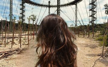 Mirador del parque del jaguar de 6 pisos de latura donde se puede admirar la playa y la selva maya al mismo tiempo